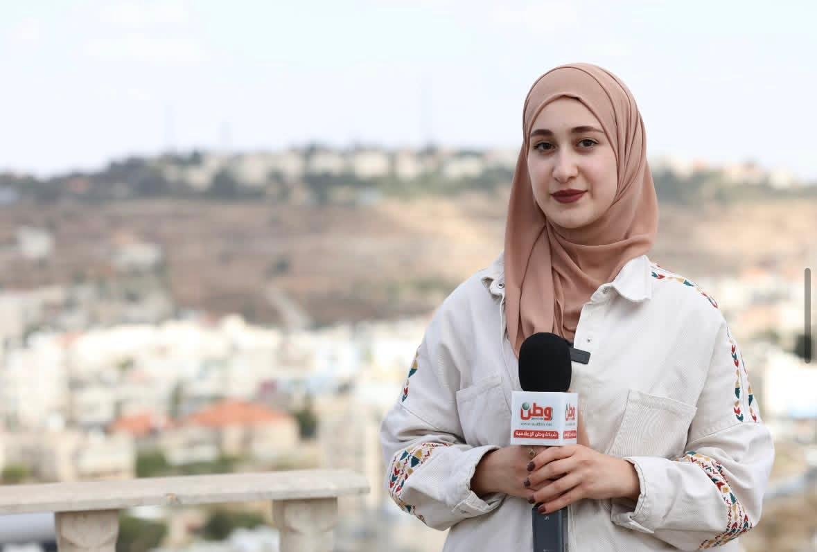 صحافيون ومؤسسات إعلامية ينددون باعتقال الصحفية حنين قواريق